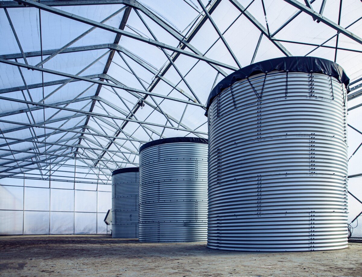 Water storage tank